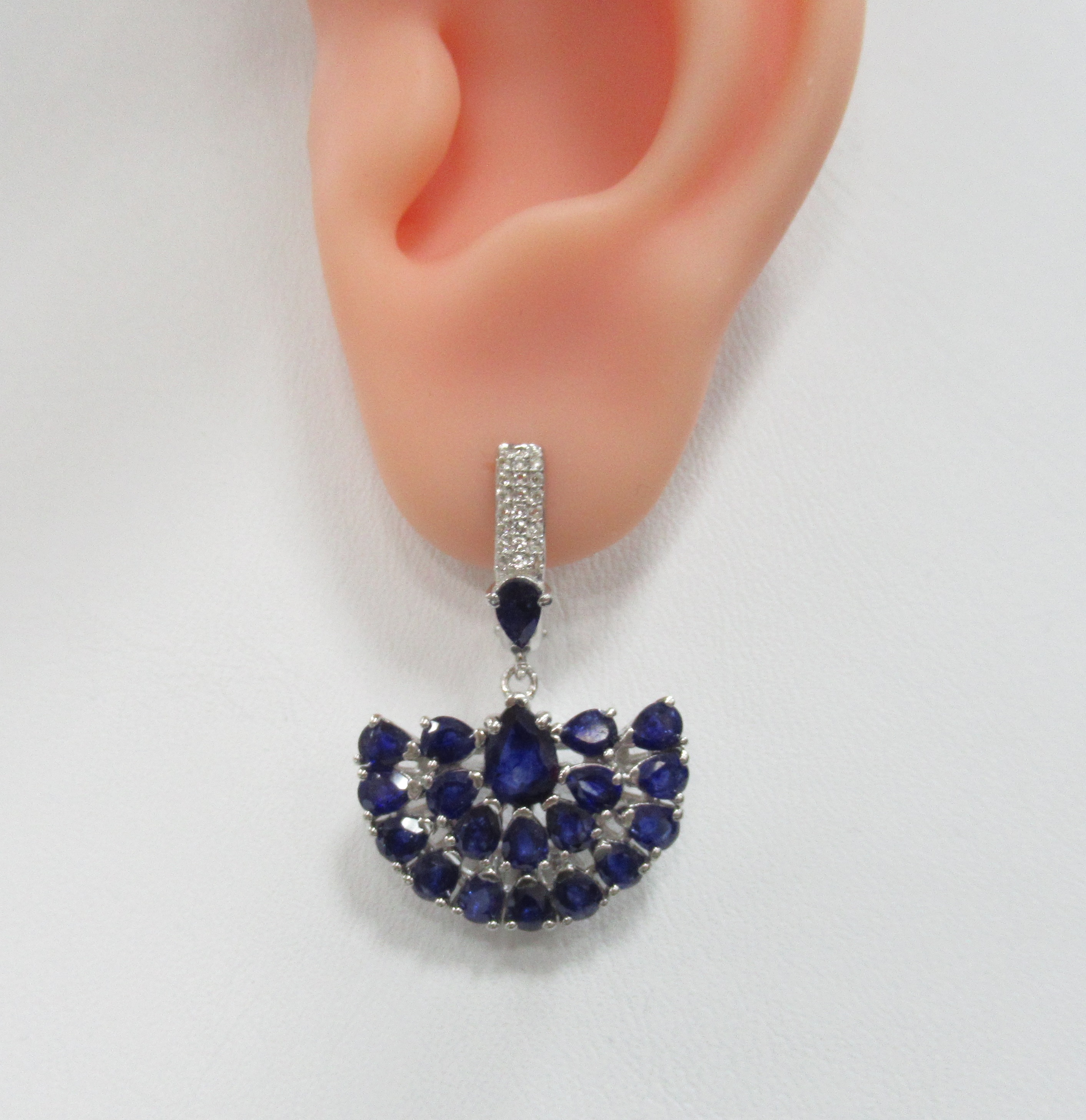 Серебряные серьги с сапфирами